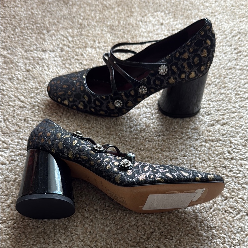 Marc Jacobs Black and Brown Heeled Pumps with Vintage-Inspired Design